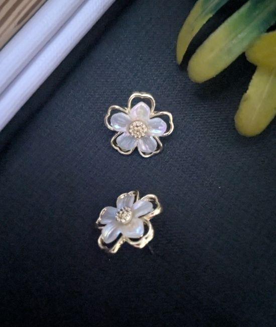 Petal Shine – Stylish Flower Stud Earrings for Women